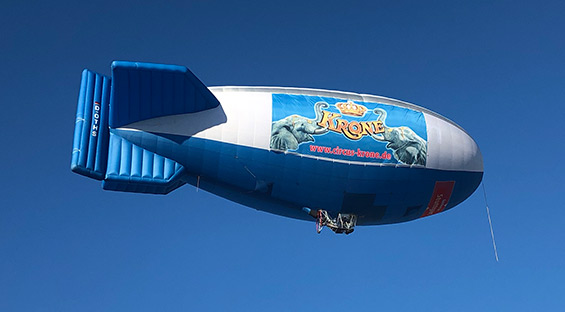 Bild von einem Luftschiff mit Werbung für den Cirkus Krone
