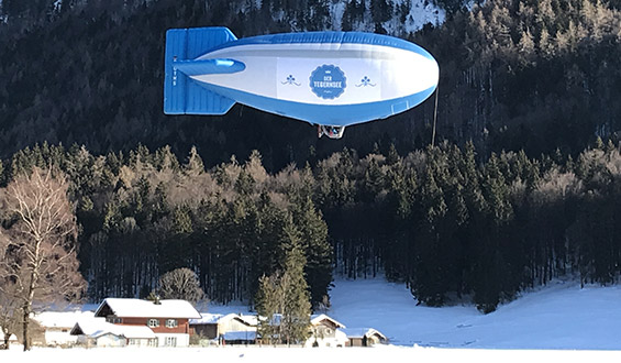 Bild von einem Luftschiff mit Werbung für Der Tegernsee
